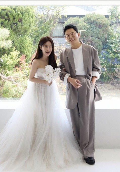김지민♥김준호, 웨딩화보도 남다른 개그커플 '유쾌' 그 자체