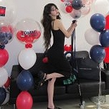 장원영, 홀터넥 초밀착 원피스 입고 ′인형 비주얼′ 뽐내