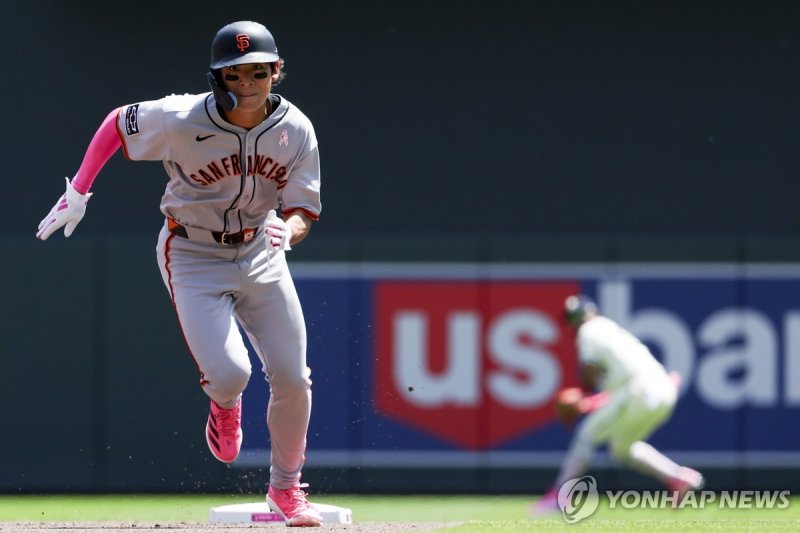 내달리는 이정후 (출처=연합뉴스)