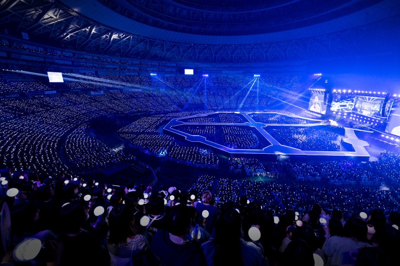 세븐틴, 日 팬미팅에 18만명 운집 "캐럿에 최고 마지막 아이돌"