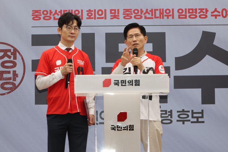 [영상] 김문수 “가짜 진보 확 찢어버리고 싶다”