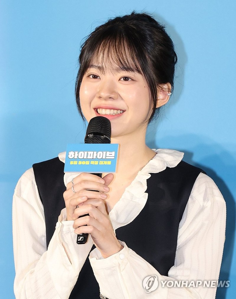 인사말하는 이재인 (출처=연합뉴스)