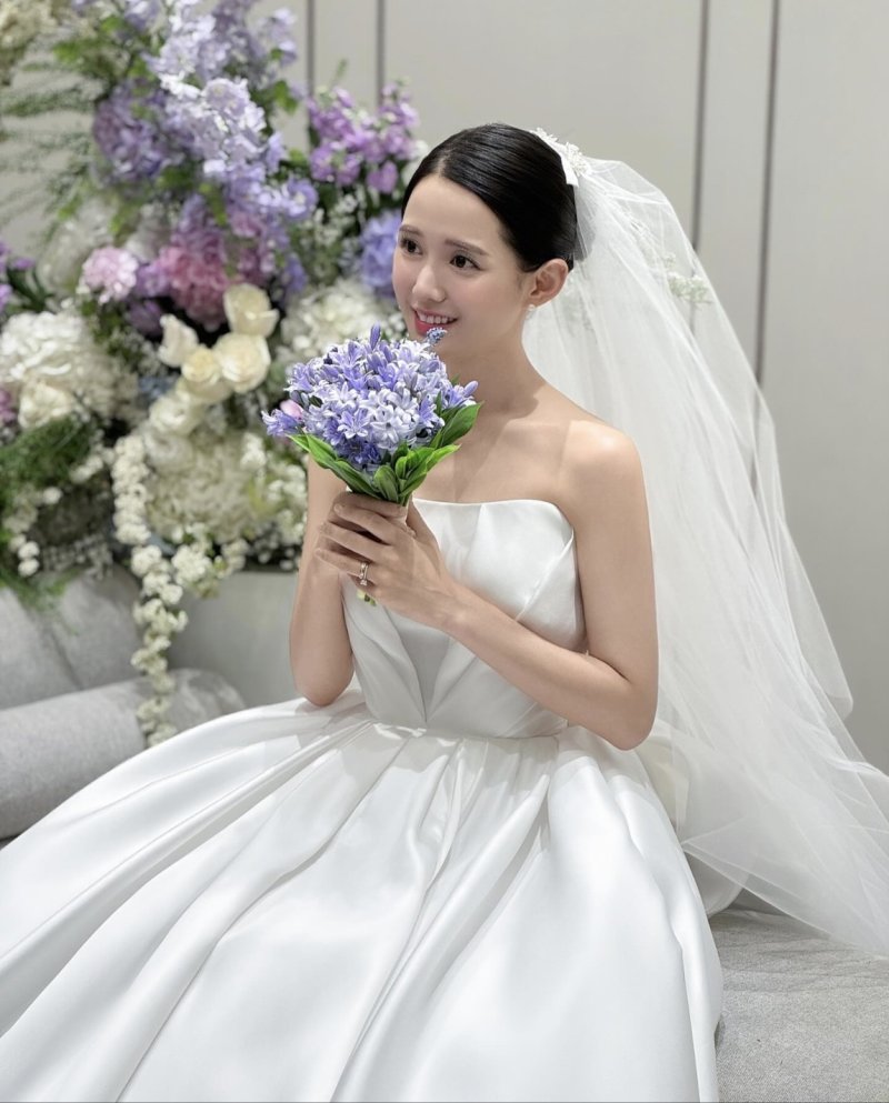 남보라, 눈부신 웨딩드레스…손흥민 닮은 남편♥과 꿀 뚝뚝