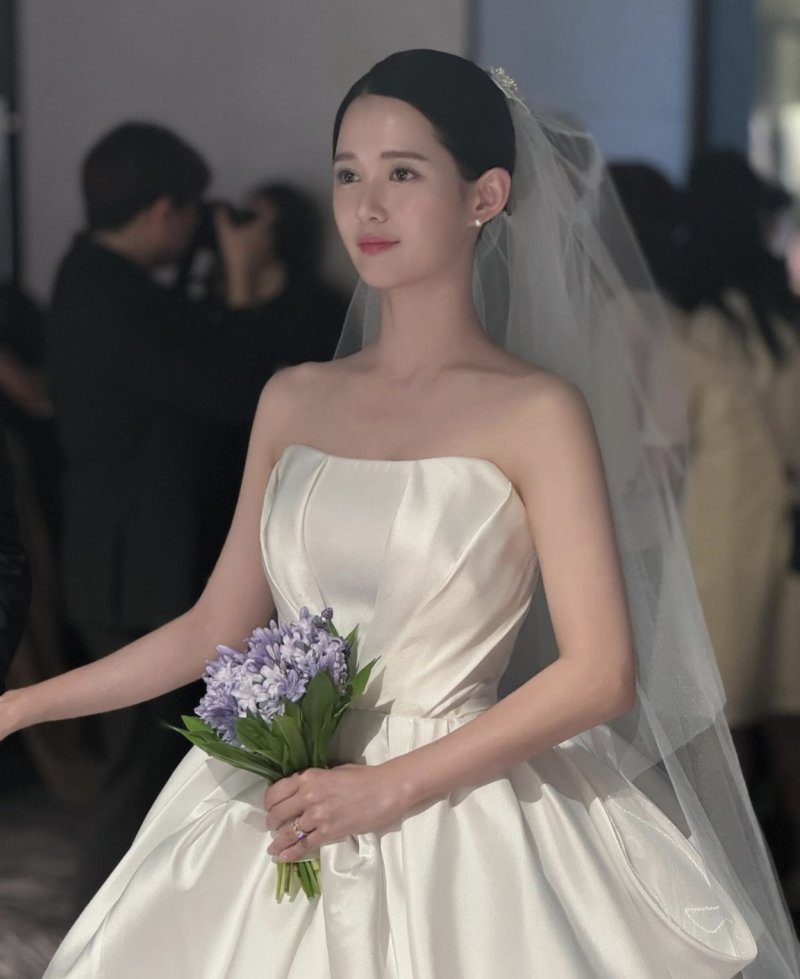 남보라, 눈부신 웨딩드레스…손흥민 닮은 남편♥과 꿀 뚝뚝