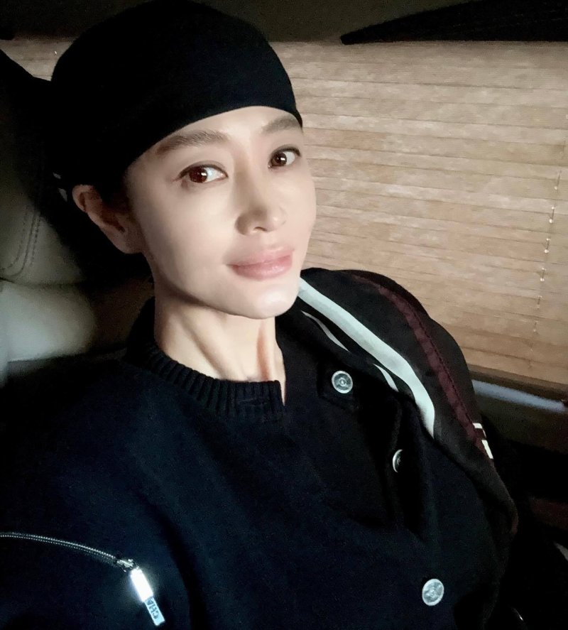 김혜수, 54세 믿기지 않는 동안 미모…백옥 피부 자랑 [N샷]