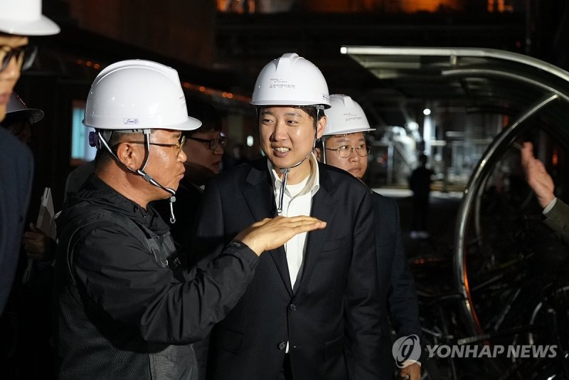 선거운동 첫날, 여수석유화학단지 방문한 이준석 후보 (출처=연합뉴스)