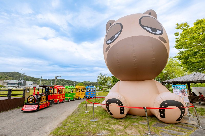 "커지니까 더 귀여워" 초대형 말마 인형 등장에 눈길