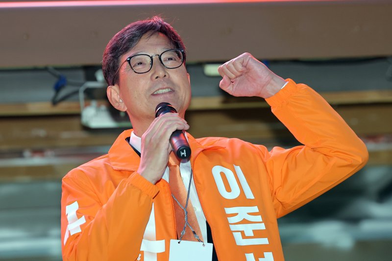 이준석, 함익병 '50대男 룸살롱' 발언에 "개인 발언…다신 그런 일 안 생기도록"