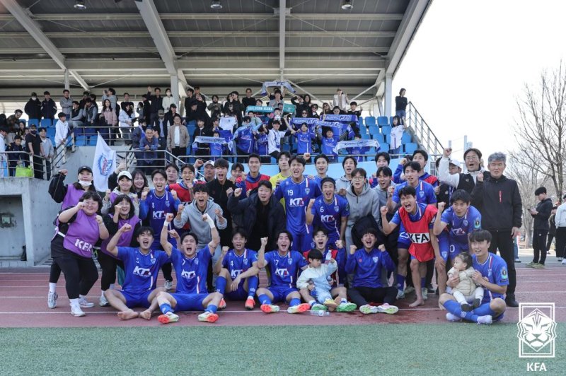 [서울=뉴시스] 2025 하나은행 코리아컵 2라운드에서 충북청주FC(K리그2)를 꺾은 대전코레일(K3리그). (사진=대한축구협회 제공) *재판매 및 DB 금지