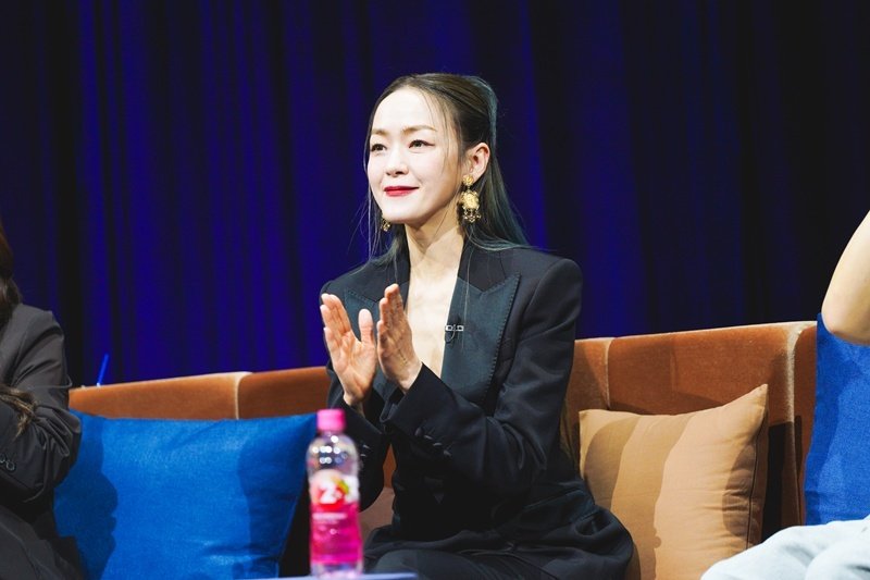 '하우스 오브 걸스' 김윤아, '엄마 미소' 장착…박수갈채 포착