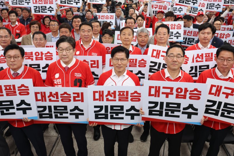 국힘, 전통시장 카드 공제율 50%로..영업비용 50만원 지원