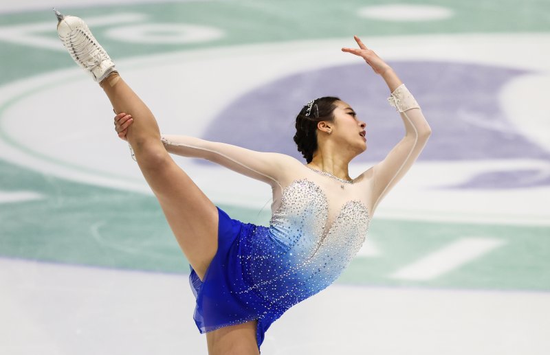 유영이 3일 경기도 의정부실내빙상장에서 열린 2023 전국남녀 피겨스케이팅 회장배 랭킹대회에서 여자시니어 싱글 프리 연기를 선보이고 있다. 2023.12.3/뉴스1 ⓒ News1 허경 기자