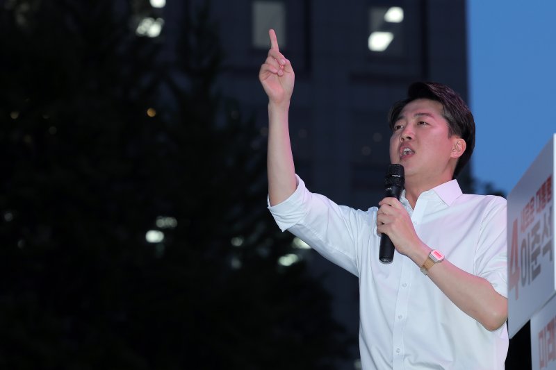 이준석, 김문수 '계엄 사과'에 "尹 출당시키고 본인은 사퇴해야"