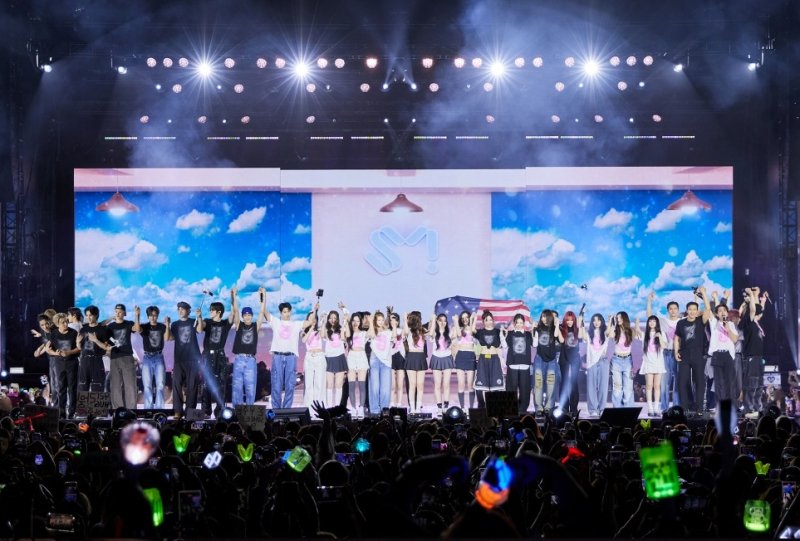 'SM타운 라이브' 뜨자 멕시코시티&middot;LA 들썩…6월엔 런던으로