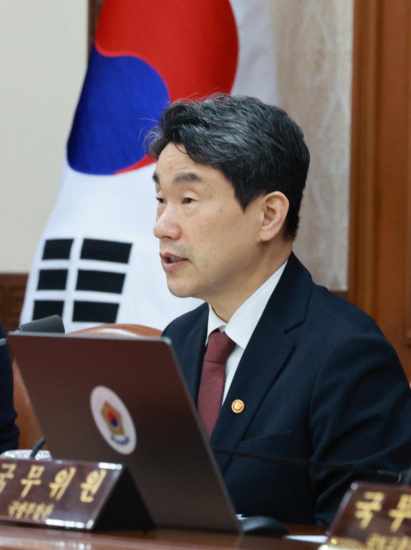 [서울=뉴시스] 고범준 기자 = 이주호 대통령 권한대행 부총리 겸 교육부 장관이 13일 서울 종로구 정부서울청사에서 열린 국무회의에서 발언하고 있다. (대통령실통신사진기자단) 2025.05.13. bjko@newsis.com