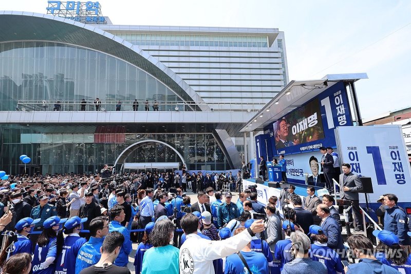 '보수 텃밭' 찾아 지지 호소하는 이재명 후보 (출처=연합뉴스)