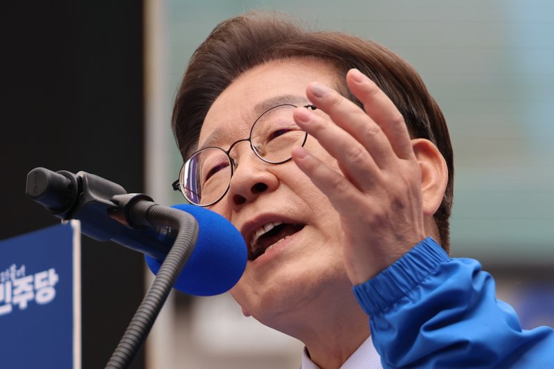 [단독] 이재명 ‘기본소득 패키지’ 발표 검토..햇빛연금·농어촌수당 망라