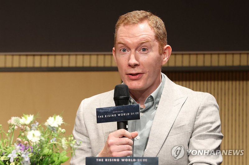 인사말하는 로빈 트리츌러 (출처=연합뉴스)