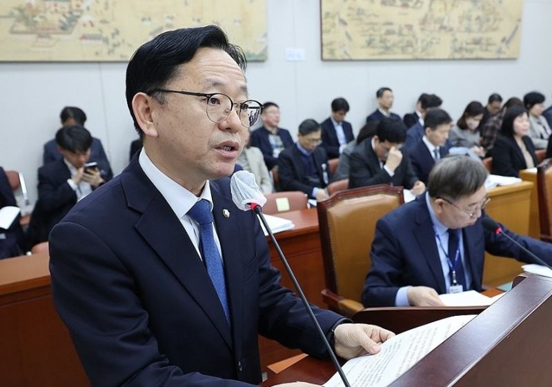"여성 출산 가산점" 논란…민주 김문수, 선대위 자진 사퇴