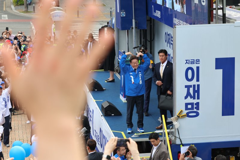 이재명 노리는 사거리 2km 소총?..“대통령경호처 투입해야”