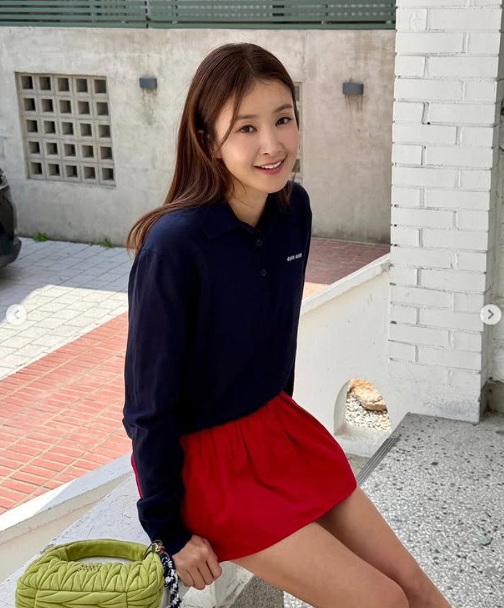 '이혼' 이시영, 미니스커트로 뽐낸 늘씬 각선미…완벽 비율까지 [N샷]