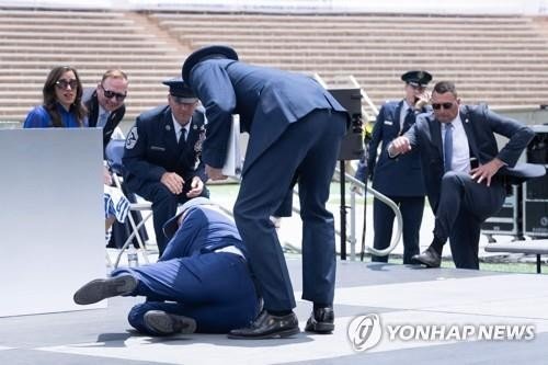 정적 바이든 암 진단 소식에 쾌유 전달한 트럼프