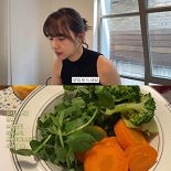 출산 후 47㎏ 유지…윤승아, ′유지어터′ 아침 식단 공개