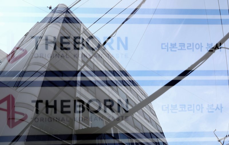 서울 강남구에 위치한 더본코리아 본사. (다중노출 촬영)/뉴스1 ⓒ News1 권현진 기자