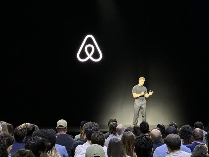 에어비앤비의 과거와 미래에 대해 얘기하는 브라이언 체스키 CEO (출처=연합뉴스)