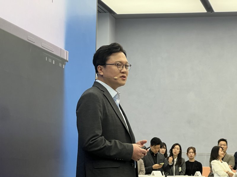 문성훈 삼성전자 MX사업부 스마트폰개발1팀장(부사장)이 갤럭시S25 엣지를 소개하고 있다. 2025.05.13./뉴스1 ⓒNews1 김정현 기자