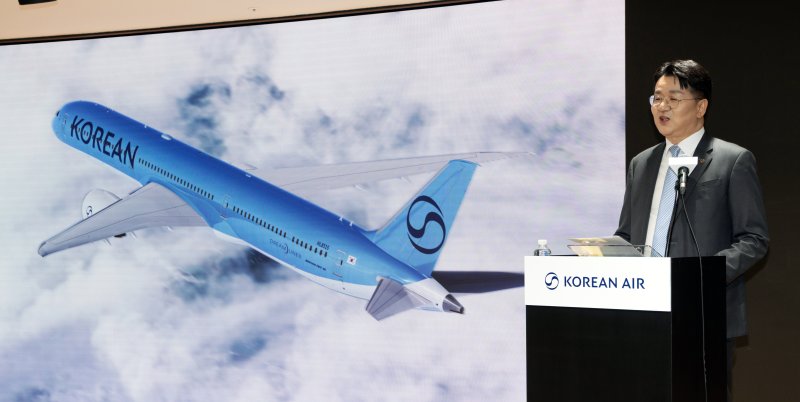 조원태 한진그룹 회장이 11일 서울 강서구 대한항공 본사에서 기자간담회를 열고 기업이미지(CI) 변경에 대해 설명하고 있다. /뉴스1 ⓒ News1 이승배 기자