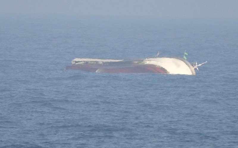 지난 13일 오후 6시11분쯤 제주 서귀포 남서쪽 563㎞ 해상에서 침수 사고가 발생한 모슬포 선적 근해연승어선 887어진호(29톤).(제주해양경찰청 제공. 재판매 및 DB 금지) 2025.5.14/뉴스1 ⓒ News1 홍수영 기자