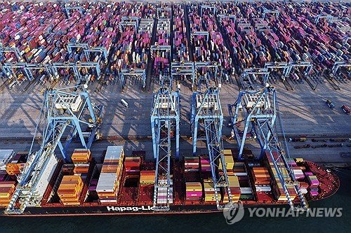 중국의 한 컨테이너 항만 (출처=연합뉴스)