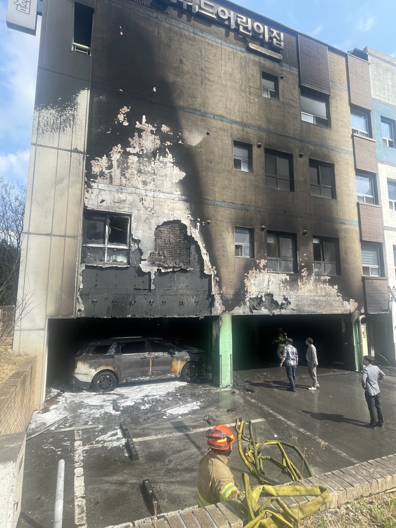 대낮 도심 어린이집 화재 원인…10대가 버린 '이것' 때문