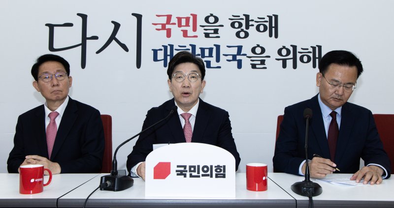 권성동 "민주, 신성불가침 이재명의 모든 행위는 법적책임 없다해라"