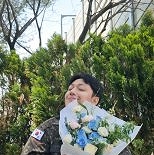 ′임지연♥′ 이도현 ″후회 없이 군 생활 홀가분″ 전역 소감