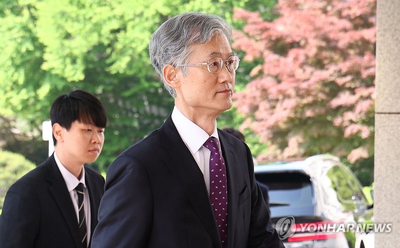 대법원 들어서는 조희대 대법원장 (출처=연합뉴스)