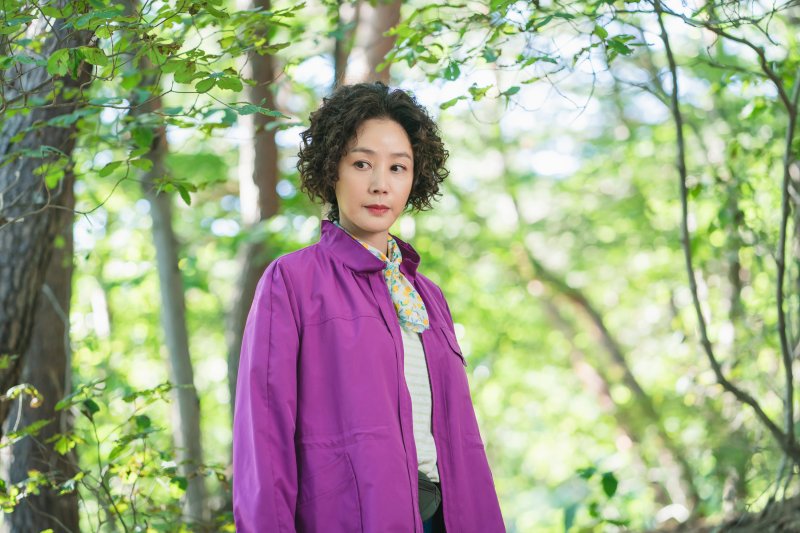 김성령, 뽀글머리 중년 가장…'예쁨' 내려놓은 변신