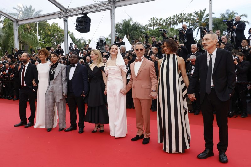 홍상수 감독, 칸 영화제 심사위원으로 레드카펫 밟아 [뉴시스Pic]