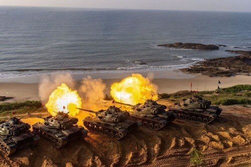 진먼방어지휘부의 실사격 훈련 (출처=연합뉴스)