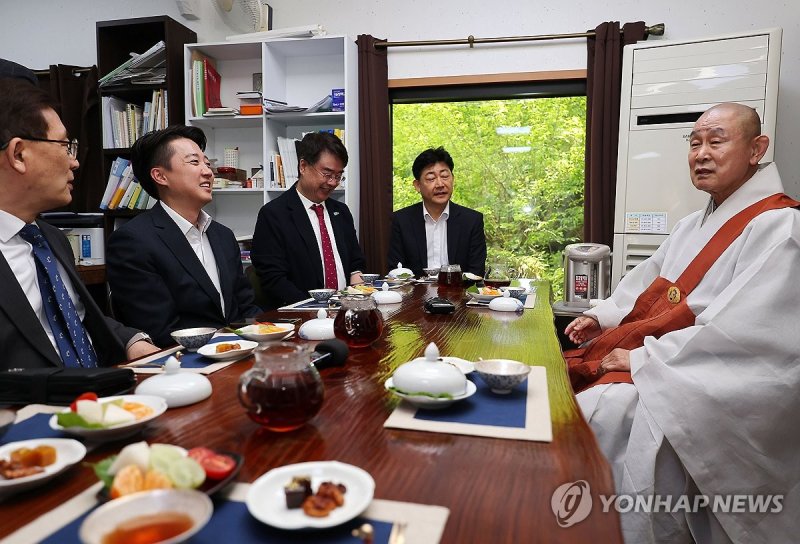 종교인 간담회 가지는 이준석 대선 후보 (출처=연합뉴스)