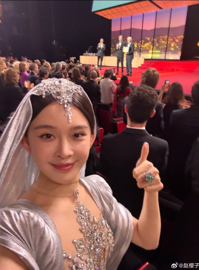 시스루 드레스 입은 중국배우, 칸 레드카펫 퇴장당했다 [N해외연예]