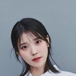 아이유, ′베리즈′에 첫 글로벌 팬 커뮤 오픈…′팬 사랑′ 또 증명 