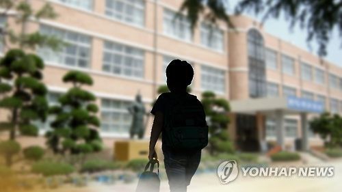 싸움 말리는 교사 때린 초등생, 부모는 '아동학대'로 신고