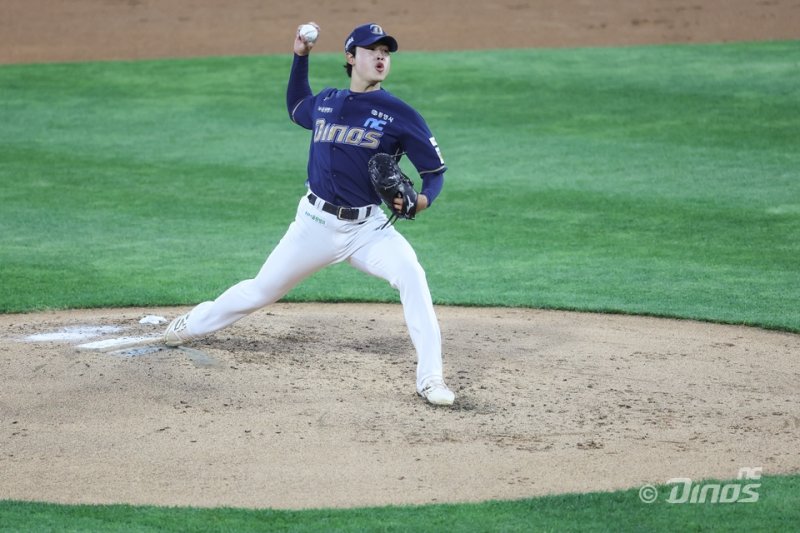 [서울=뉴시스] 프로야구 NC 다이노스 목지훈이 7일 수원KT위즈파크에서 열린 2025 신한 쏠뱅크 KT 위즈와의 경기에 선발 등판해 공을 던지고 있다. (사진=NC 다이노스 제공) 2025.05.07. *재판매 및 DB 금지