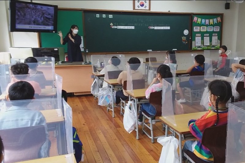 [대구=뉴시스] 대구 서구 평리동 비산초등학교에서 5학년 담임을 맡고 있는 박용미(39·여) 교사 사진. (사진=박용미 교사 제공) 2025.05.15. photo@newsis.com *재판매 및 DB 금지