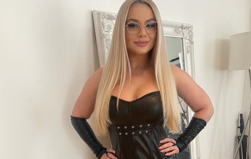 [서울=뉴시스] 엘리자베스 로마노프는 10년 경력 이상의 '에스코트'고 외도 중임을 알아챌 수 있는 몇몇 특징을 말했다. (사진=니드투노우 캡쳐) 2025.05.15 *재판매 및 DB 금지