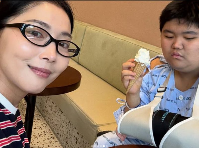 오윤아, 발달장애 子 팔 골절 수술 너무 막막했다 [N샷]