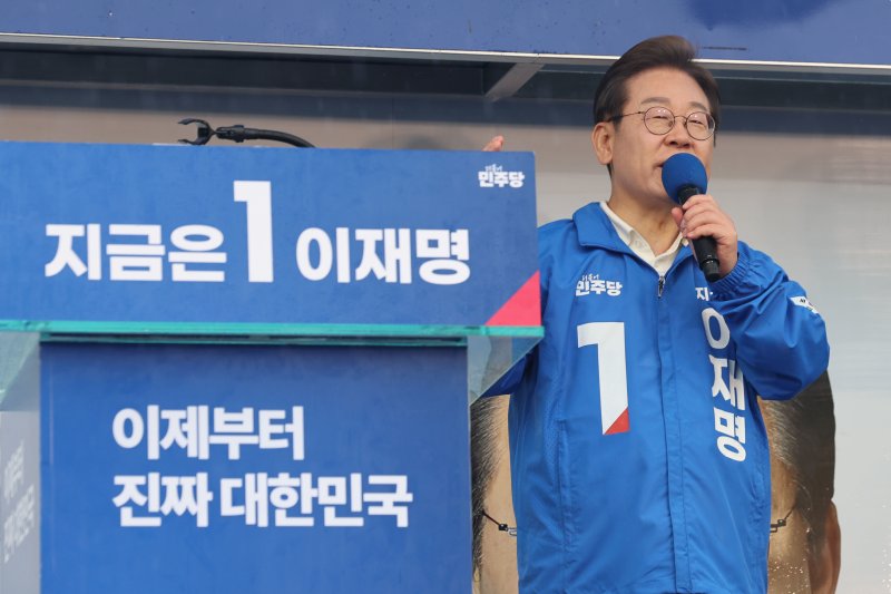 이재명 "대통령, 왕 아니다…윤석열, 지배자 착각에 빠져"