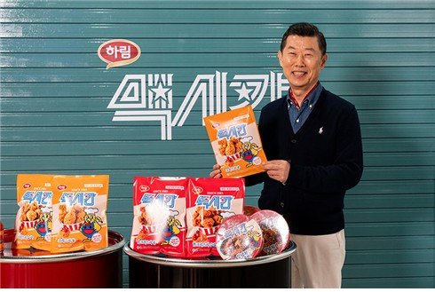 하림 신제품을 소개하는 김홍국 하림 회장 (출처=연합뉴스)